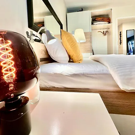 Gold 5 Fast Wifi 1 Gbs Big 85'tv Netflix Hbo Disney+ 바르샤바