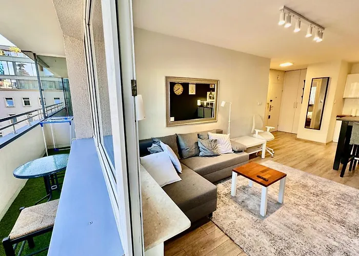 Gold 5 Fast Wifi 1 Gbs Big 85'tv Netflix Hbo Disney+ Apartment *