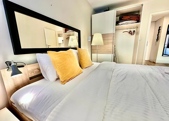 Apartment Gold 5 Fast Wifi 1 Gbs Big 85'tv Netflix Hbo Disney+ Warsaw