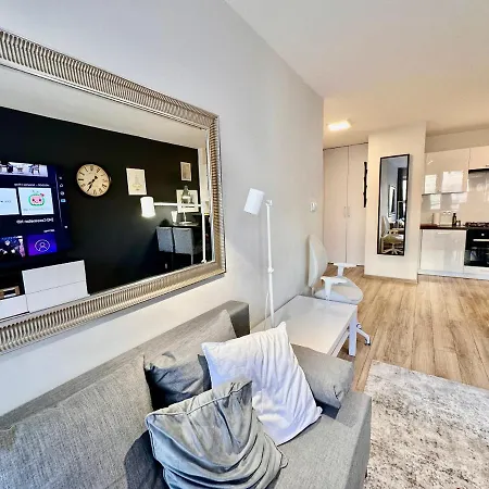 Appartement Gold 5 Fast Wifi 1 Gbs Big 85'tv Netflix Hbo Disney+ Varsovie