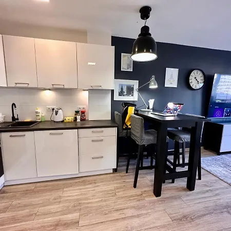 Gold 5 Fast Wifi 1 Gbs Big 85'tv Netflix Hbo Disney+