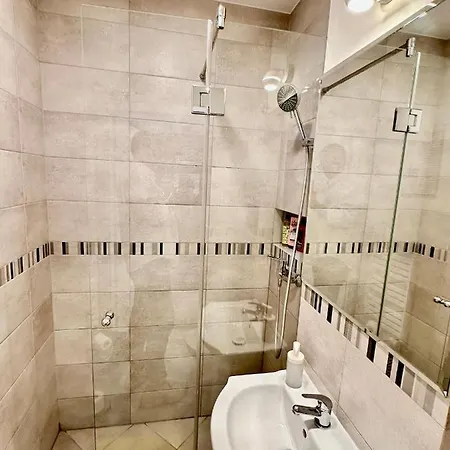 Gold 5 Fast Wifi 1 Gbs Big 85'tv Netflix Hbo Disney+ Appartement *