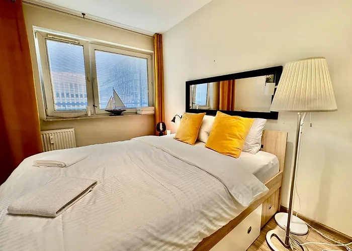 Gold 5 Fast Wifi 1 Gbs Big 85'tv Netflix Hbo Disney+ Apartment Warsaw