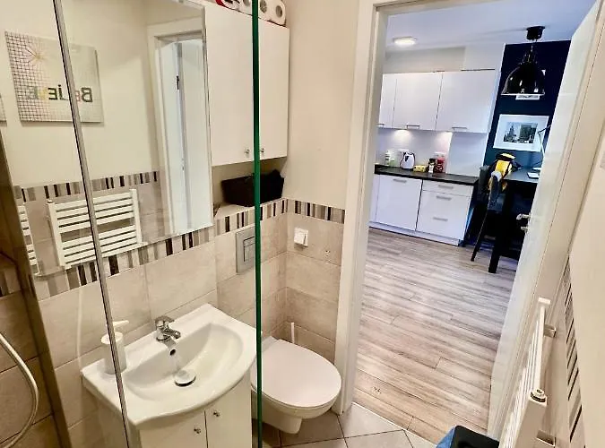 Apartment Gold 5 Fast Wifi 1 Gbs Big 85'tv Netflix Hbo Disney+ Warsaw