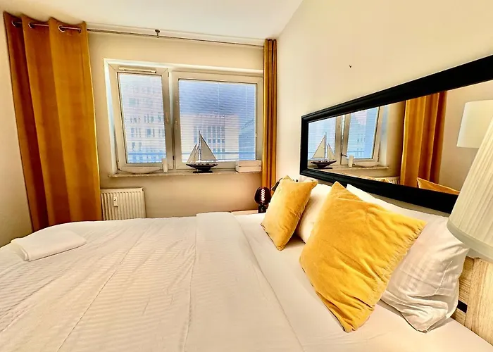 Gold 5 Fast Wifi 1 Gbs Big 85'tv Netflix Hbo Disney+ Apartment *