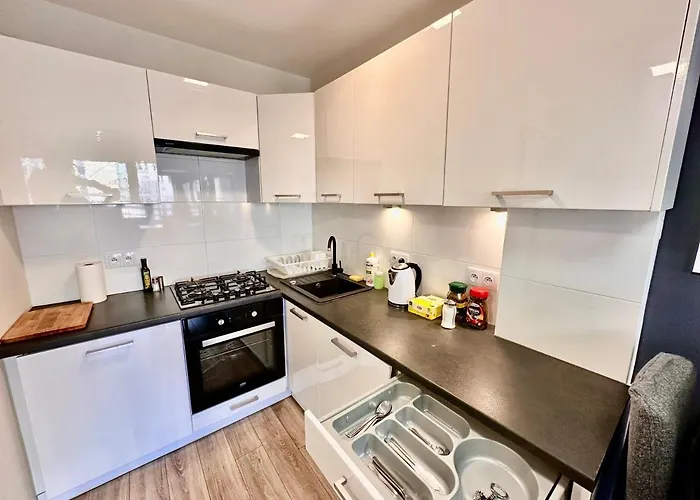 Gold 5 Fast Wifi 1 Gbs Big 85'tv Netflix Hbo Disney+ Apartment