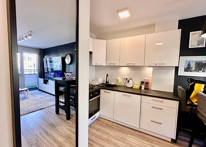 Apartment Gold 5 Fast Wifi 1 Gbs Big 85'tv Netflix Hbo Disney+ Warsaw