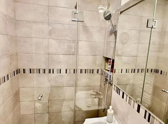 Gold 5 Fast Wifi 1 Gbs Big 85'tv Netflix Hbo Disney+ Apartment *