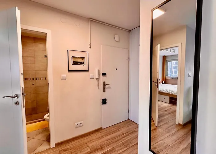 Apartment Gold 5 Fast Wifi 1 Gbs Big 85'tv Netflix Hbo Disney+