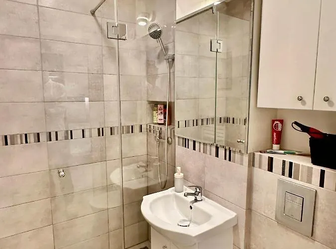 Apartment Gold 5 Fast Wifi 1 Gbs Big 85'tv Netflix Hbo Disney+ Warsaw