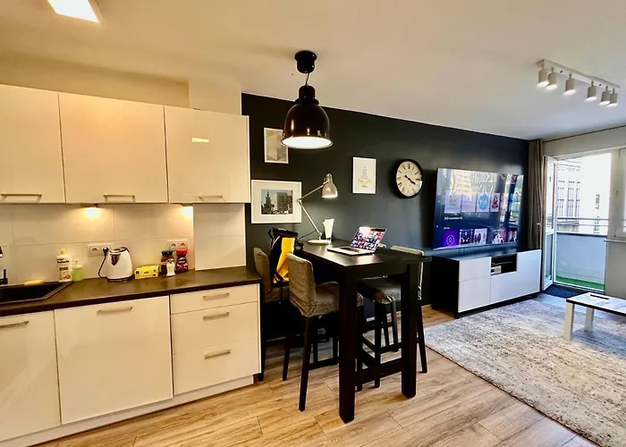 Apartment Gold 5 Fast Wifi 1 Gbs Big 85'tv Netflix Hbo Disney+