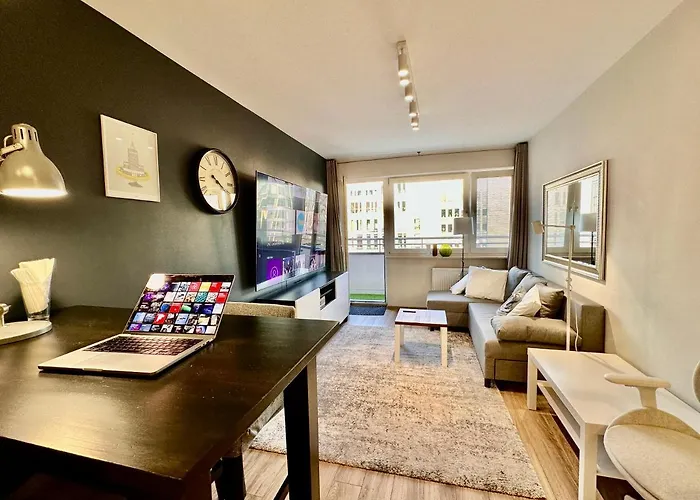 Gold 5 Fast Wifi 1 Gbs Big 85'tv Netflix Hbo Disney+ Apartment