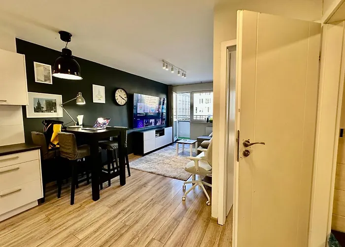 Gold 5 Fast Wifi 1 Gbs Big 85'tv Netflix Hbo Disney+ Apartment