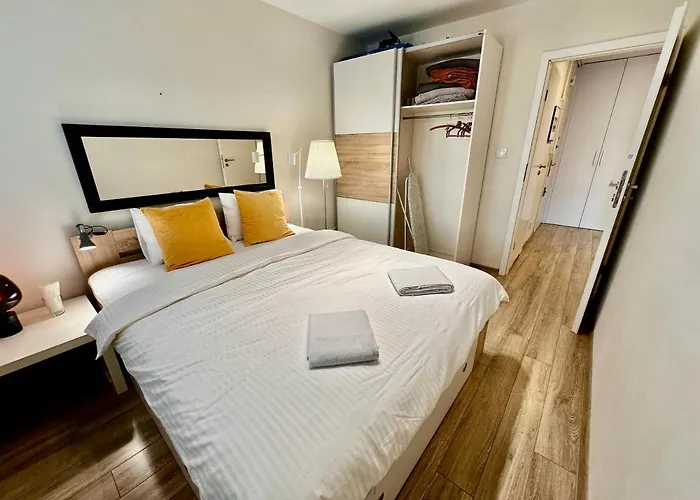 Apartment Gold 5 Fast Wifi 1 Gbs Big 85'tv Netflix Hbo Disney+ Warsaw