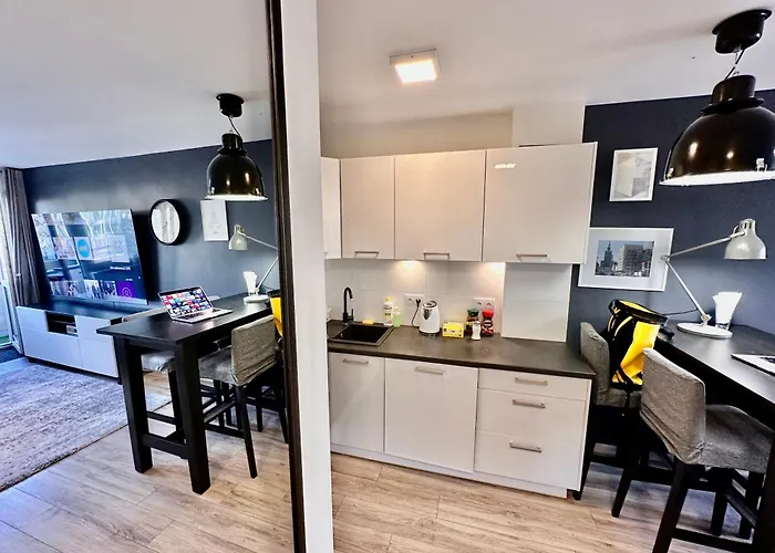 Apartment Gold 5 Fast Wifi 1 Gbs Big 85'tv Netflix Hbo Disney+ *