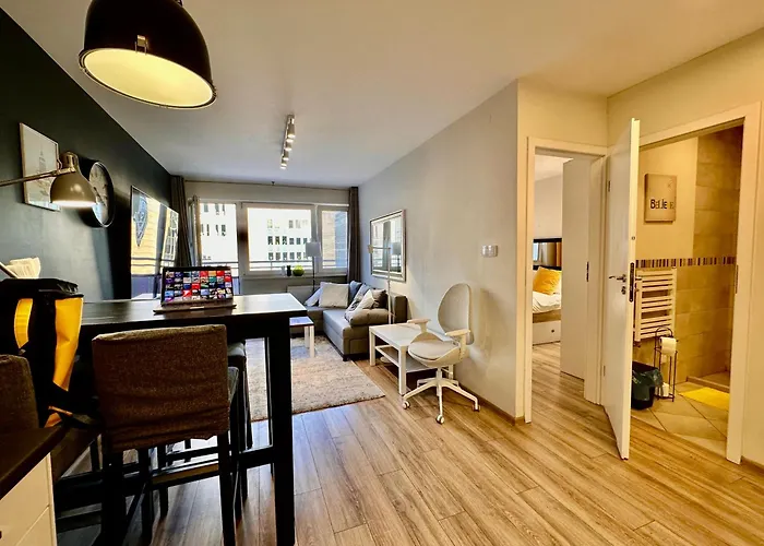 Gold 5 Fast Wifi 1 Gbs Big 85'tv Netflix Hbo Disney+ Apartment *