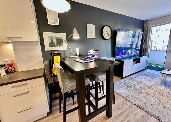 Gold 5 Fast Wifi 1 Gbs Big 85'tv Netflix Hbo Disney+ Apartment