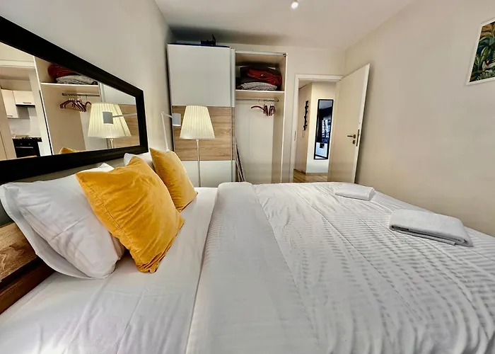 Apartment Gold 5 Fast Wifi 1 Gbs Big 85'tv Netflix Hbo Disney+