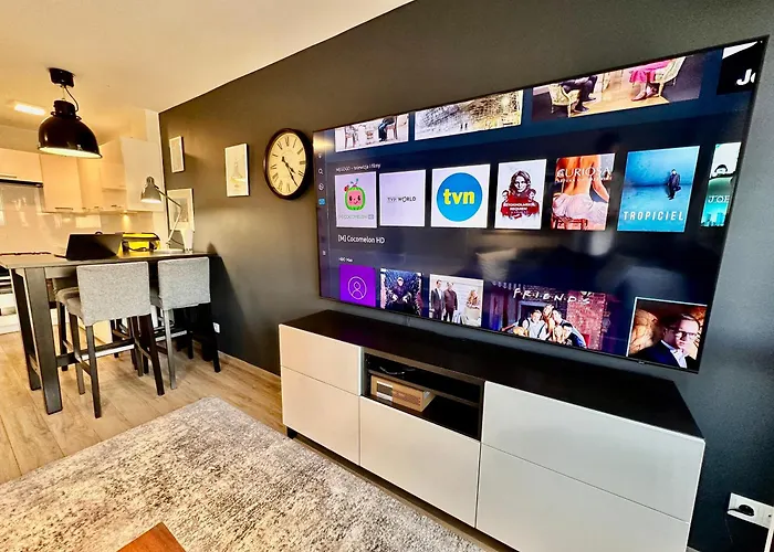 Gold 5 Fast Wifi 1 Gbs Big 85'tv Netflix Hbo Disney+ * Warsaw