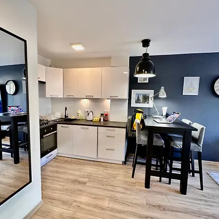 Gold 5 Fast Wifi 1 Gbs Big 85'tv Netflix Hbo Disney+ * Warschau