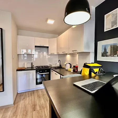 Gold 5 Fast Wifi 1 Gbs Big 85'tv Netflix Hbo Disney+ Warschau